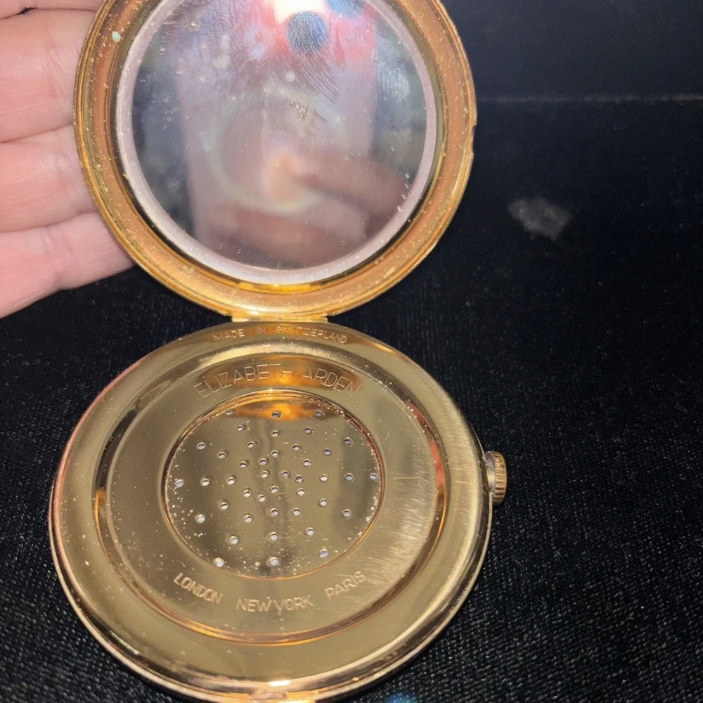 Vintage Powder Compact Elizabeth Arden Swiss TwistPatented Mechanism Ornate 3832